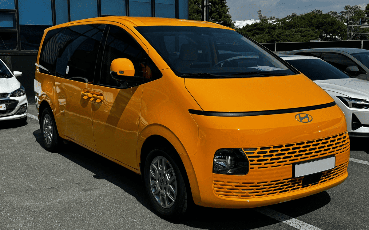 hyundai Staria 2wd